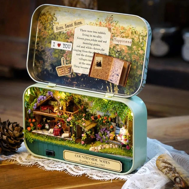 Конструктор 3D DIY Мини Румбокс в металлическом ящике COUNTRYSIDE NOTES CUTE ROOM "Harry and Bella" 4004 - Фото 3 Конструктор 3D DIY Мини Румбокс в металлическом ящике COUNTRYSIDE NOTES CUTE ROOM "Harry and Bella" 4004 - изображение 3