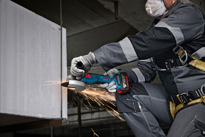 Акумуляторна бещіткова кутова шліфмашина Bosch GWS 18V-8 + 1 акумулятор GBA 18 В 4 Аг + професійний швидкозарядний пристрій GAL 18V-40 + кейс (06019N9021) - зображення 8