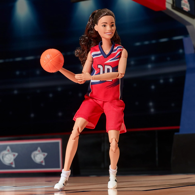 Лялька Барбі колекційна Баскетболістка Сью Берд Barbie Signature Sue Bird Basketball Player (HJW97) (HJW97) - Фото 6 Лялька Барбі колекційна Баскетболістка Сью Берд Barbie Signature Sue Bird Basketball Player (HJW97) (HJW97) - зображення 6