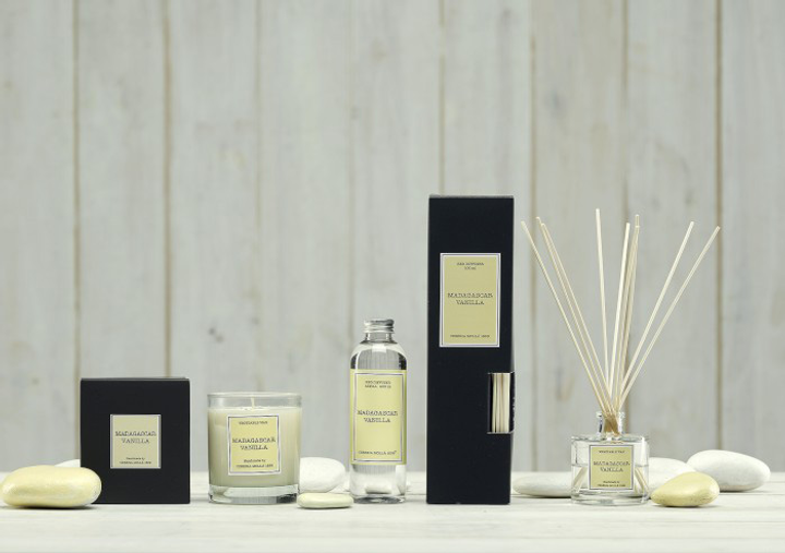 Ароматична свічка Cereria Molla Santiago Madagascar Vanilla 230 г (8424405055083) - зображення 4