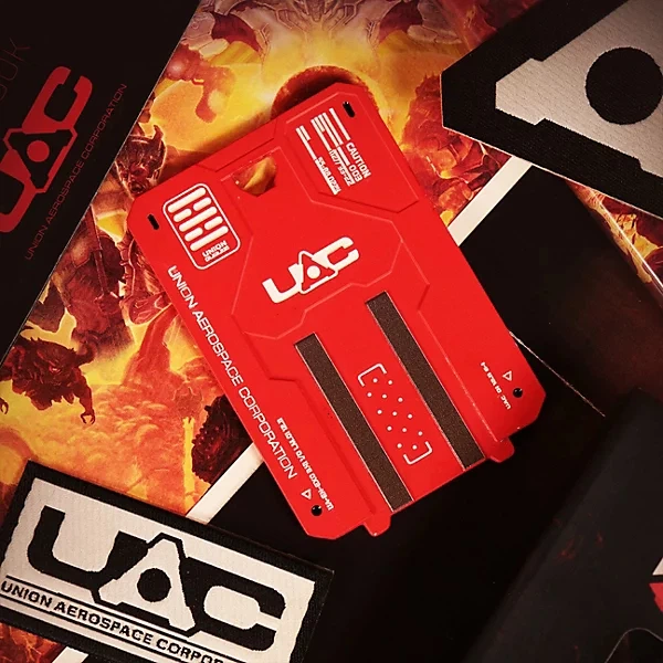 Zestaw kluczy Fanattik Doom Eternal Red Key Card Limited Edition Metal Replica (5060662463976) - obraz 4