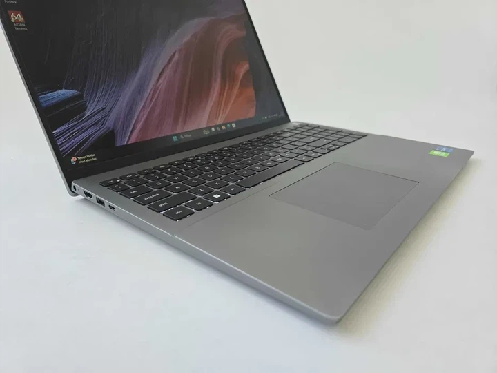 Ноутбук Dell Vostro 16 5620 (2022) I7 1260P/Nvidia MX570 A/RAM 16GB/SSD 1TB Б\В - изображение 2