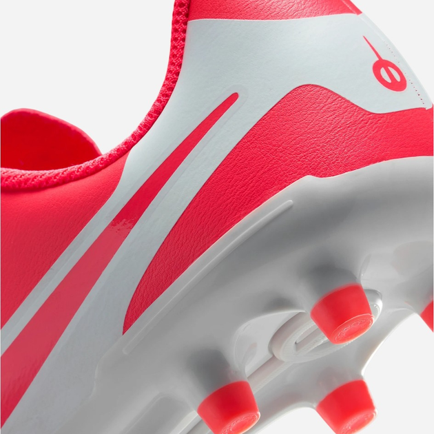 Buty piłkarskie korki młodzieżowe chłopięce Nike Jr Legend 10 Club Fg/Mg DV4352-800 35 (3YUS) Czerwone (197859030644) - obraz 9