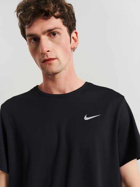Koszulka sportowa męska Nike M Nk Df Uv Miler Ss DV9315-010 M Czarna (196153874497) - obraz 4