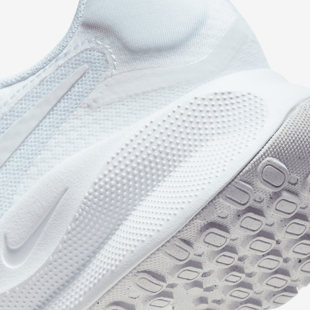 Жіночі кросівки для бігу Nike W Revolution 7 FB2208-100 37.5 (6.5US) Білі (196969196639) - зображення 8