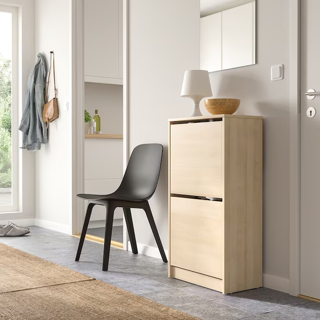 Тумба для взуття BISSA 49x28x93 cm IKEA 705.302.18 дуб - Фото 4 Тумба для взуття BISSA 49x28x93 cm IKEA 705.302.18 дуб - зображення 4
