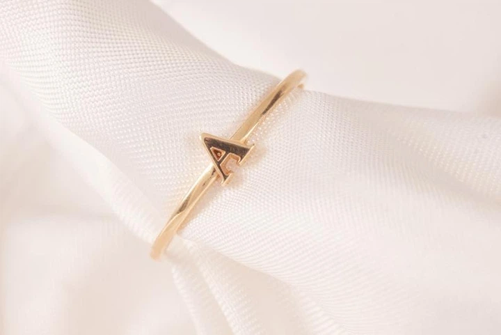 Золотое кольцо с буквой 21 K-0030 - Фото 6 Золотое кольцо с буквой 21 K-0030 - изображение 6