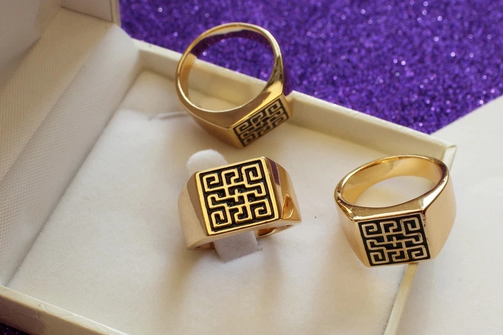 Печатка Xuping Jewelry р 22 квадратная лабиринт золотистая - изображение 4