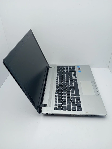 Ноутбук Samsung 300E / 15.6" (1366x768) TN / Intel Core i3-3120M (2 (4) ядра по 2.5 GHz) / 6 GB DDR3 / 500 GB HDD / Intel HD Graphics 4000 / WebCam б/в - Фото 5 Ноутбук Samsung 300E / 15.6" (1366x768) TN / Intel Core i3-3120M (2 (4) ядра по 2.5 GHz) / 6 GB DDR3 / 500 GB HDD / Intel HD Graphics 4000 / WebCam б/в - зображення 5
