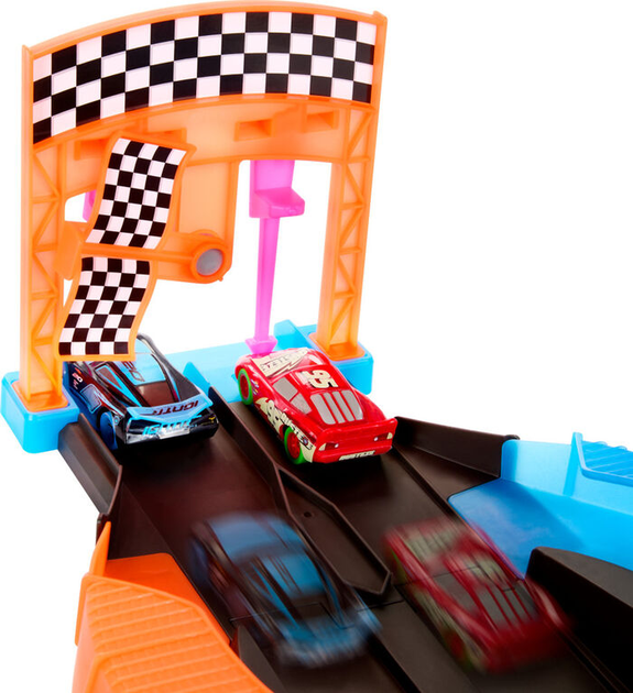 Zestaw do zabawy Disney Pixar Cars 2 samochody wyścigowe ze światłami i zwrotnicą z neonowym torem (HPD80) (194735156733) - obraz 5