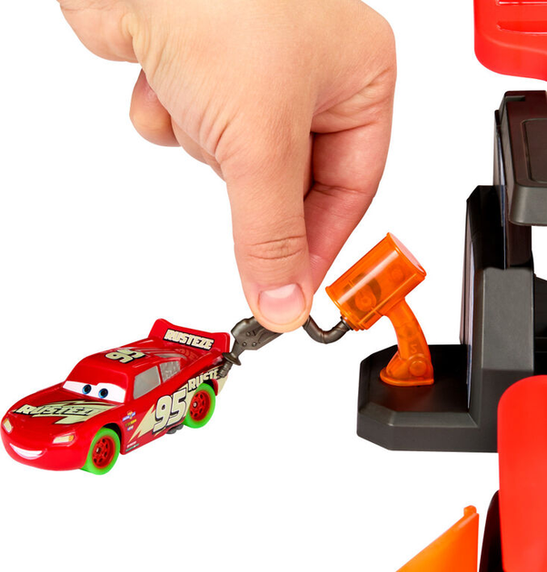 Zestaw do zabawy Disney Pixar Cars 2 samochody wyścigowe ze światłami i zwrotnicą z neonowym torem (HPD80) (194735156733) - obraz 6