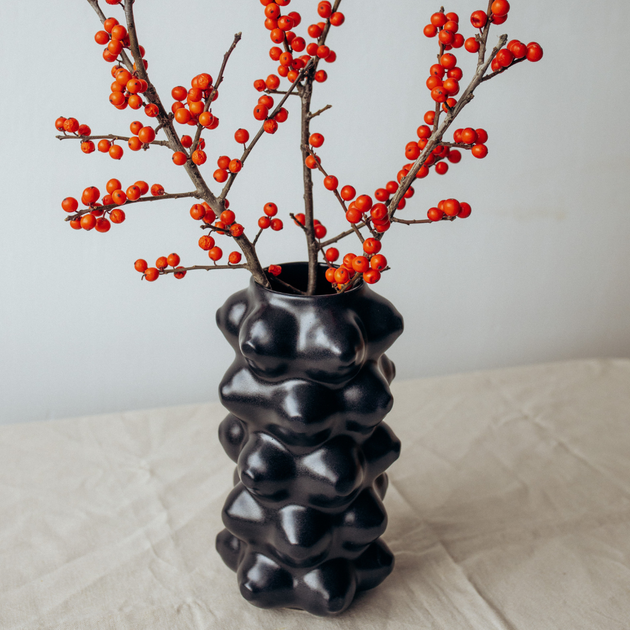 Керамічна ваза від Zguro ceramics, 21 см, чорна - Фото 2 Керамічна ваза від Zguro ceramics, 21 см, чорна - зображення 2