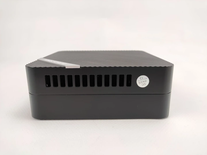 Мини ПК MINIS FORUM UM690 / AMD Ryzen 9 6900HX / RAM 32GB / SSD