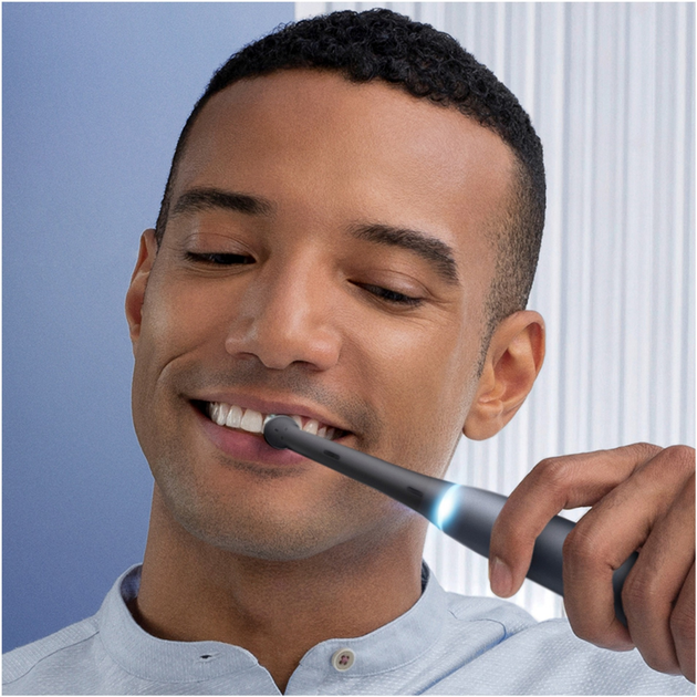 Електрична зубна щітка Oral-B iO 7N Чорна + Brush Head + TC (4210201408482) - зображення 8