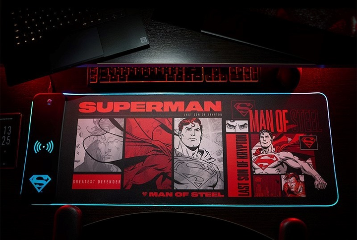 Podkładka gamingowa Numskull z ładowarką bezprzewodową i podświetleniem RGB Superman 30 x 80 cm (23MX47) (5056280461524) - obraz 8