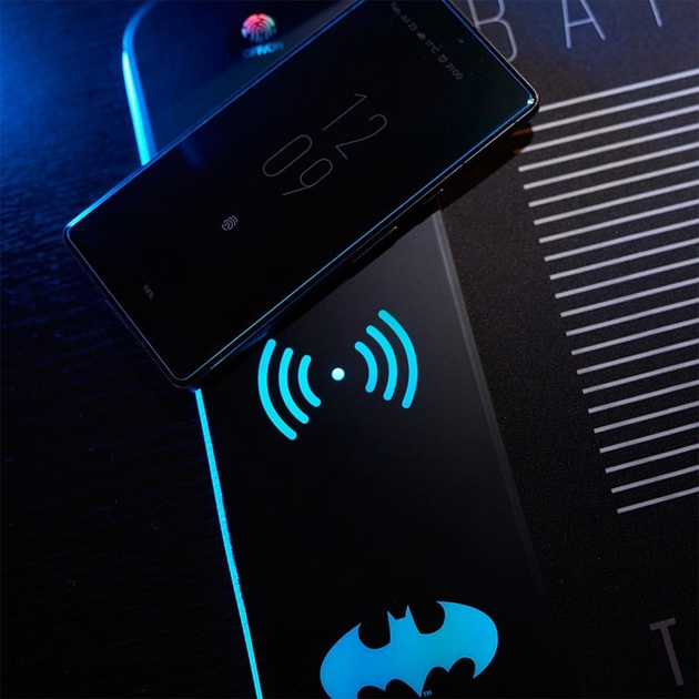 Podkładka gamingowa Numskull z ładowarką bezprzewodową i podświetleniem RGB Batman 30 x 80 cm (23MX4A) (5056280461531) - obraz 5
