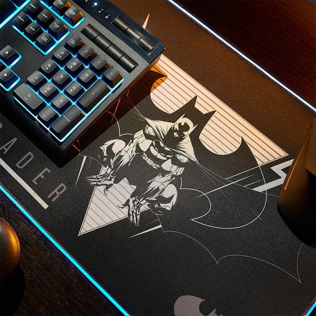 Podkładka gamingowa Numskull z ładowarką bezprzewodową i podświetleniem RGB Batman 30 x 80 cm (23MX4A) (5056280461531) - obraz 4