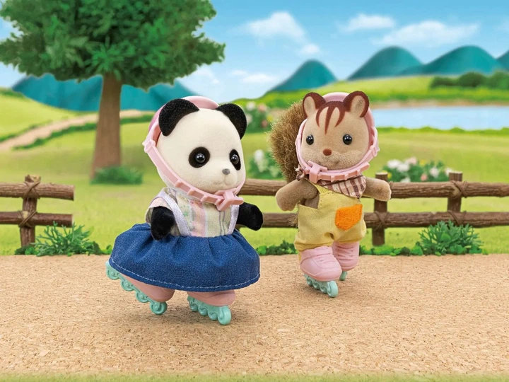 Zestaw do zabawy Epoch Sylvanian Families Cycle & Skate Panda Girl 5652 (5054131056523) - obraz 7