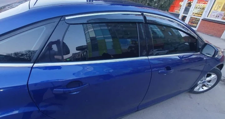 Дефлектори вікон вітровики Ford FOCUS 3 SD HB 11-17 з хром молдингом 4шт SUNPLEX Форд Фокус АМ0054317 - зображення 3