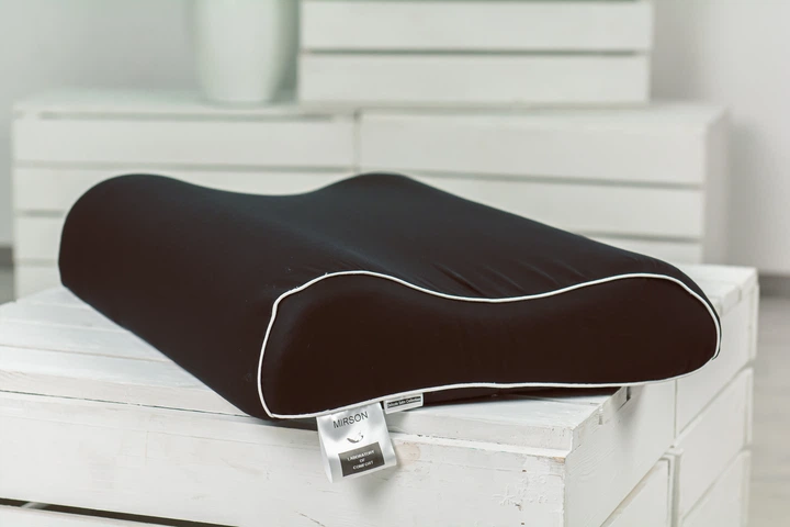Подушка ортопедическая MirSon №6029 Delicate satin Black Pearl Aero 58х40х10.5 (2200003261493) - Фото 4 Подушка ортопедическая MirSon №6029 Delicate satin Black Pearl Aero 58х40х10.5 (2200003261493) - изображение 4