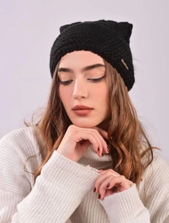 Шапка жіноча Fancy Fashion вовна на флісі з бомпоном ковпак чорна - Фото 1 Шапка жіноча Fancy Fashion вовна на флісі з бомпоном ковпак чорна - зображення 1