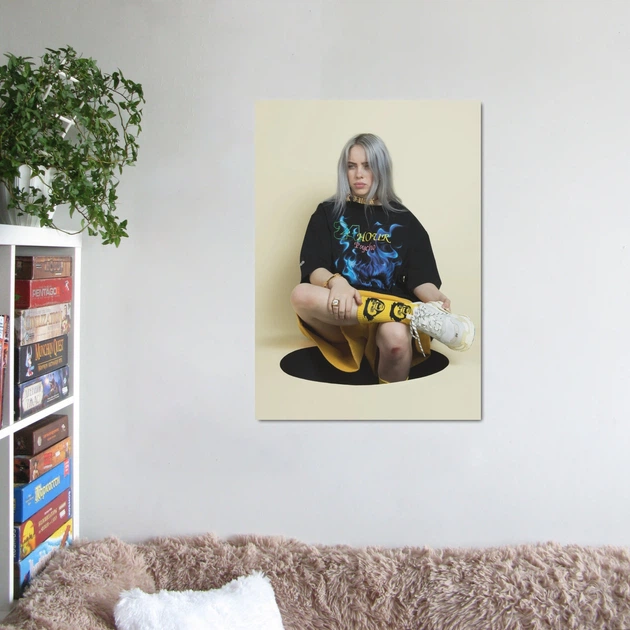 Интерьерная картина Билли Айлиш сидит на краю люка, Billie Eilish, 60×43 см (id3870) - изображение 8