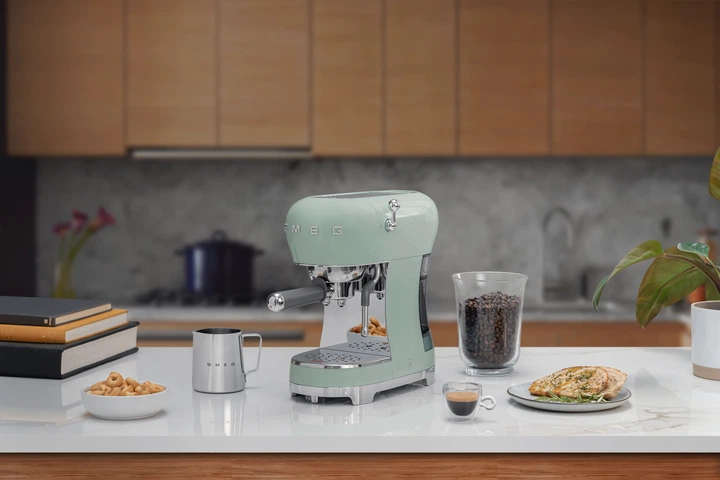 Кавоварка ріжкова Smeg 50'S RETRO STYLE ECF02PGEU - зображення 8