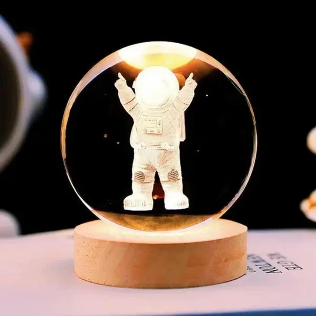 Нічник 3D Декоративна куля лампа кришталева, Дитячий нічний світильник Космонавт Led світильник USB з підсвічуванням - зображення 5