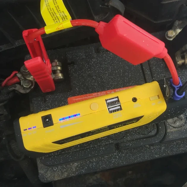 Пусковое устройство для автомобиля JUMPSTARTER TM15 68800 mAh с павербанком и фонариком - Фото 8 Пусковое устройство для автомобиля JUMPSTARTER TM15 68800 mAh с павербанком и фонариком - изображение 8