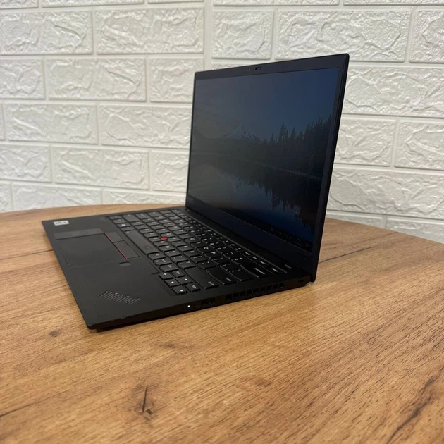 Ультрабук Б-клас Lenovo Thinkpad X1 Carbon Gen 7 / 14