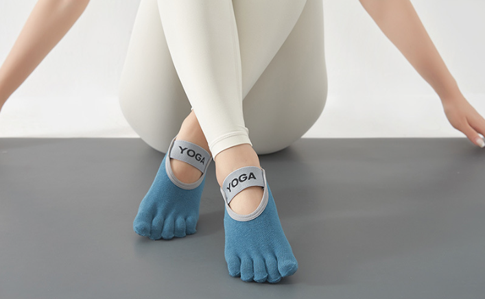 Носки для йоги и пилатеса Yoga socks с закрытыми пальцами, нескользящие, р/р 36-40, зеленые (YS-01-GR) - Фото 3 Носки для йоги и пилатеса Yoga socks с закрытыми пальцами, нескользящие, р/р 36-40, зеленые (YS-01-GR) - изображение 3