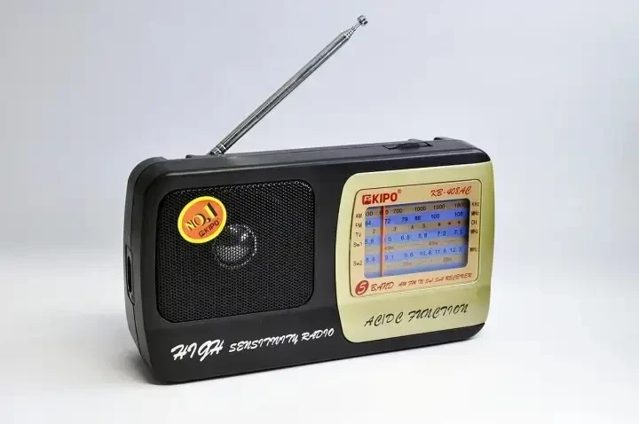 Портативный радиоприемник Kipo KB-408AC FM от сети и на бетерейках Черный 1688 - Фото 6 Портативный радиоприемник Kipo KB-408AC FM от сети и на бетерейках Черный 1688 - изображение 6