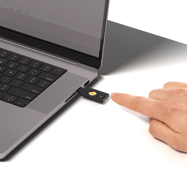 Klucz bezpieczeństwa Yubico YubiKey 5C USB-C NFC FIPS Black (5060408464236) - obraz 4
