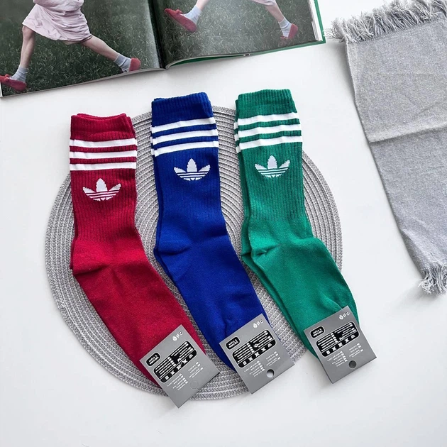 Чоловічі спортивні шкарпетки високі з принтом Adidas кольорові, Три пари/42-45р. - Фото 1 Чоловічі спортивні шкарпетки високі з принтом Adidas кольорові, Три пари/42-45р. - зображення 1