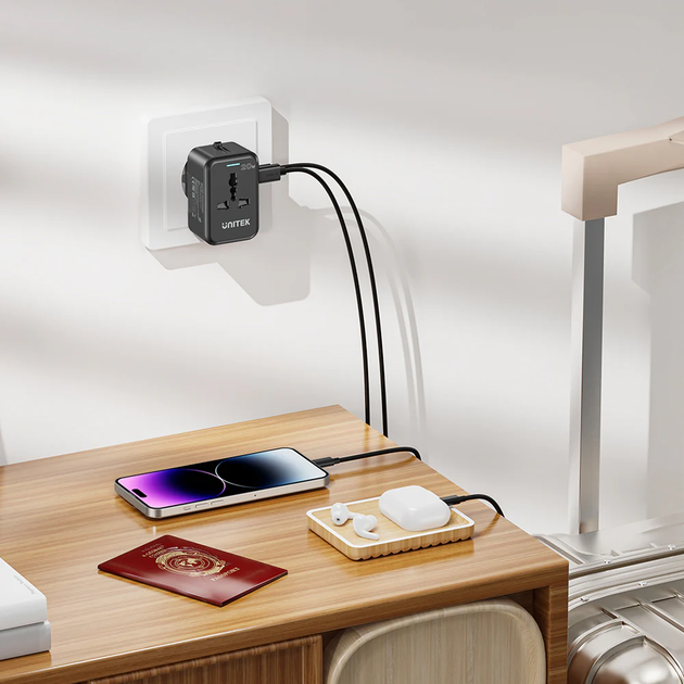 Ładowarka sieciowa Unitek Universal Travel Adapter USB-A + USB-C 20 W Black (P1120ABK01) - obraz 6