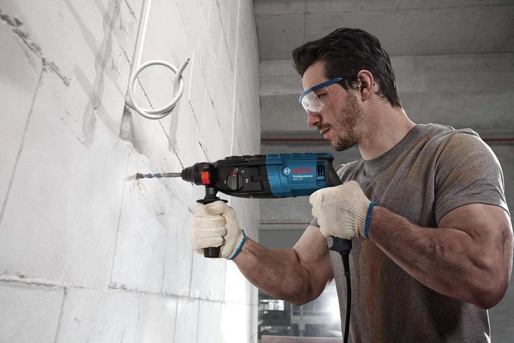 Профессиональный ударный электрический прямой перфоратор Bosch GBH 240 790 Вт 2.7 Дж (0611272100) - Фото 8 Профессиональный ударный электрический прямой перфоратор Bosch GBH 240 790 Вт 2.7 Дж (0611272100) - изображение 8