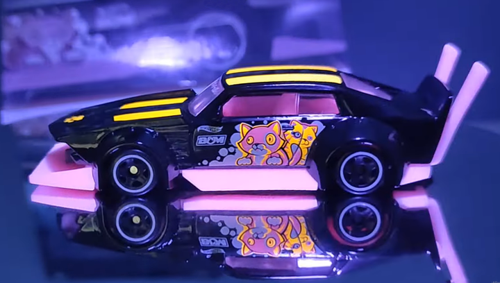 Тематична Машинка Hot Wheels Mad Manga Neon Speeders 1:64 JBY95