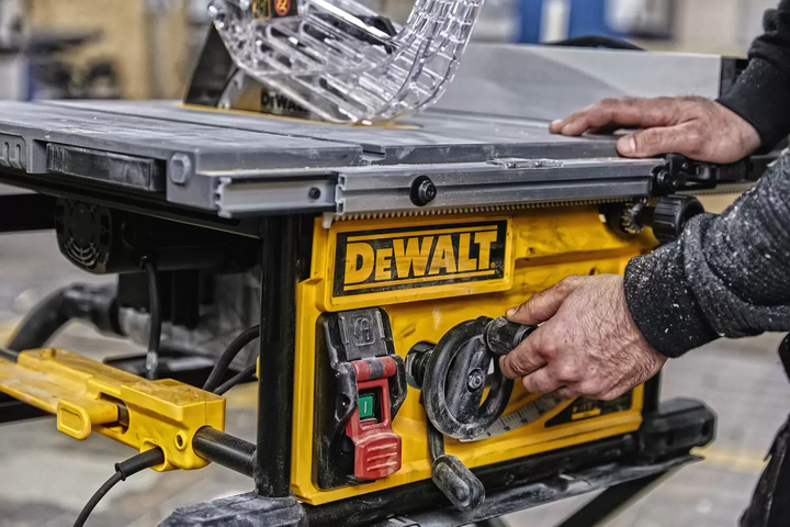 Професійна пила настільна мережева DeWALT DWE7492 : 2000 Вт, диск 250 мм - зображення 10