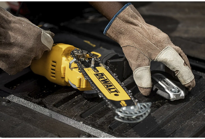 Цепная пила DeWALT мини, 18 В XR Li-lon, бесщёточная, шина 20 см (без АКБ и ЗУ) (DCMPS520N) - Фото 5 Цепная пила DeWALT мини, 18 В XR Li-lon, бесщёточная, шина 20 см (без АКБ и ЗУ) (DCMPS520N) - изображение 5