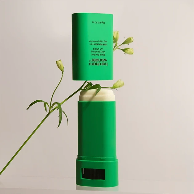 Сонцезахисний стік Haruharu Wonder Black Bamboo Daily Soothing Sun Stick SPF50+ PA++++ 20 г - Фото 2 Сонцезахисний стік Haruharu Wonder Black Bamboo Daily Soothing Sun Stick SPF50+ PA++++ 20 г - зображення 2