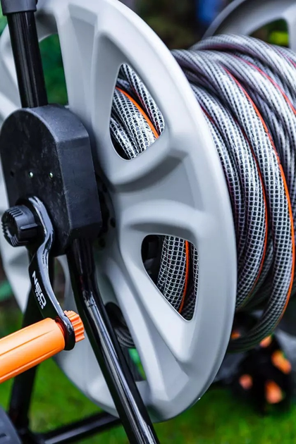 Візок для садового шланга NEO Tools металевий до 60 м 1/2" шланга з напрямною для шланга 15-792 (5907558451337) - зображення 11