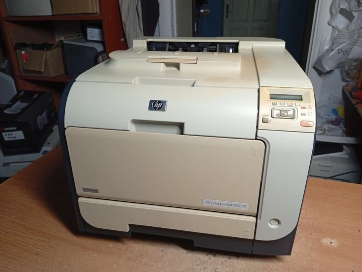 Принтер Б-класс HP Color LaserJet CP2025 / Лазерная цветная печать / 600x600 dpi / A4 / 20 стр. мин / USB 2.0 б/у - Фото 2 Принтер Б-класс HP Color LaserJet CP2025 / Лазерная цветная печать / 600x600 dpi / A4 / 20 стр. мин / USB 2.0 б/у - изображение 2