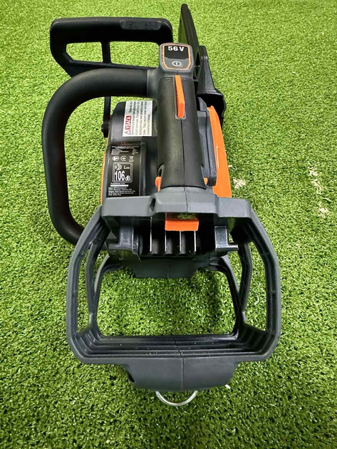 Пила цепная акуммуляторная GTM CSTH56/1800BL KIT 56 В шина 35 см цепь 3/8P 11 мм 25 Ач + зарядное устройство (CSTH56/1800BL_KIT) - изображение 12