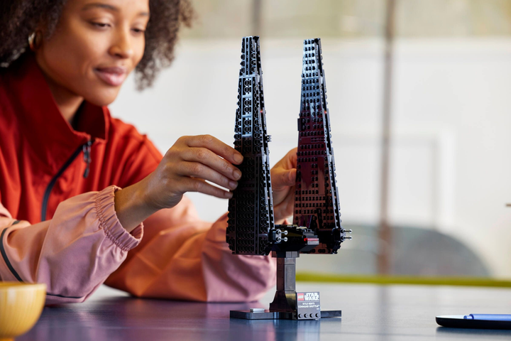 Klocki konstrukcyjne LEGO Star Wars Wahadłowiec dowodzenia Kylo Rena 386 elementów (75406) - obraz 12