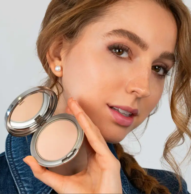 Тональна основа Artdeco Pure зволожуюча мінеральна 60 Light Beige 10 г (4019674406601) - зображення 3