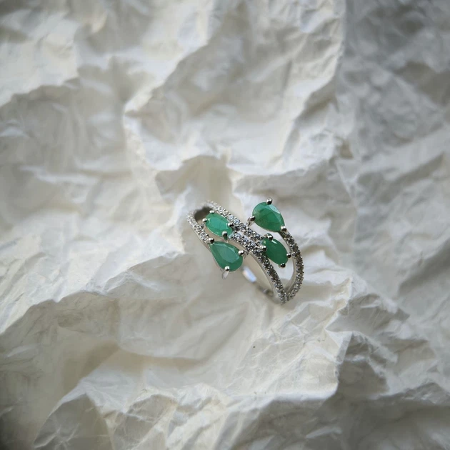 Срібна каблучка з натуральним смарагдом 1.792ct, вага виробу 2,59 гр (2179955) - зображення 3