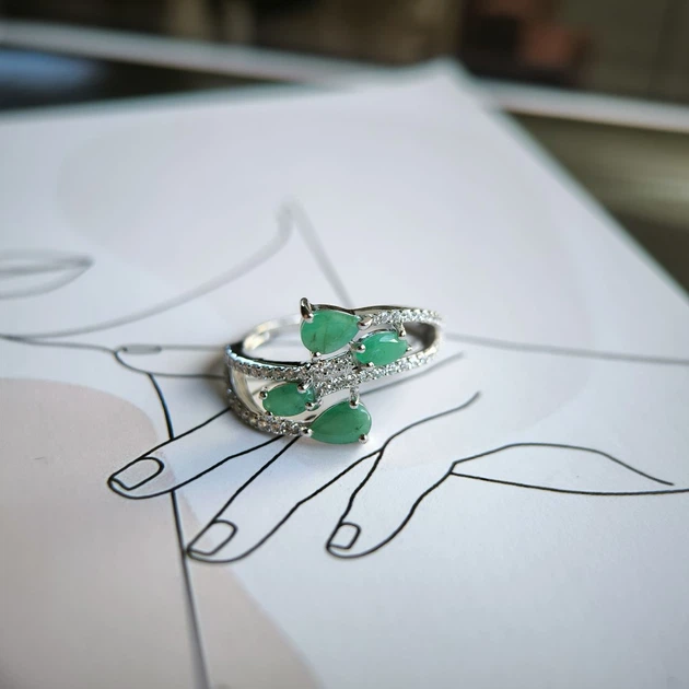 Срібна каблучка з натуральним смарагдом 1.792ct, вага виробу 2,59 гр (2179955) - зображення 5