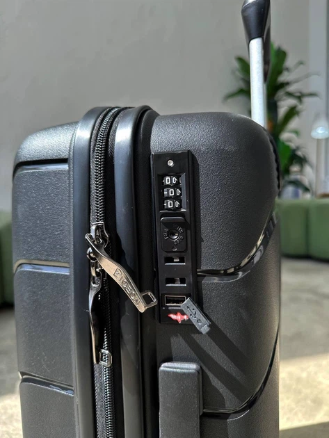 Валіза маленька для ручної поклажі пластикова з поліпропілену з USB виходом зелена - Фото 2 Валіза маленька для ручної поклажі пластикова з поліпропілену з USB виходом зелена - зображення 2