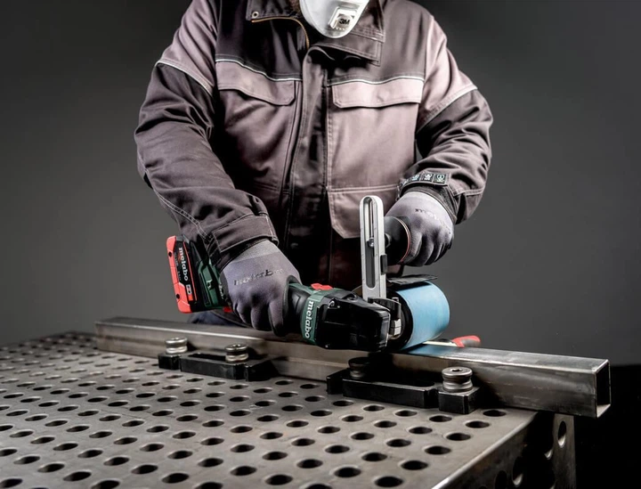 Аккумуляторная щеточная шлифмашина Metabo SVB 18 LTX BL 200 в MetaBox 340, без акб и з/у (601766840) - изображение 2