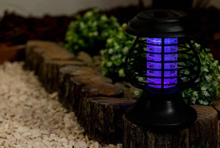 Ловушка для комарів на сонячній батареї Bug Zapper ультрафіолетова мухоловка комах інсектицидна лампа переносна проти комар світильник садовий від мошка мух моль комарі метелики знищувач літаючих шкідників (Solar-9028) - зображення 2